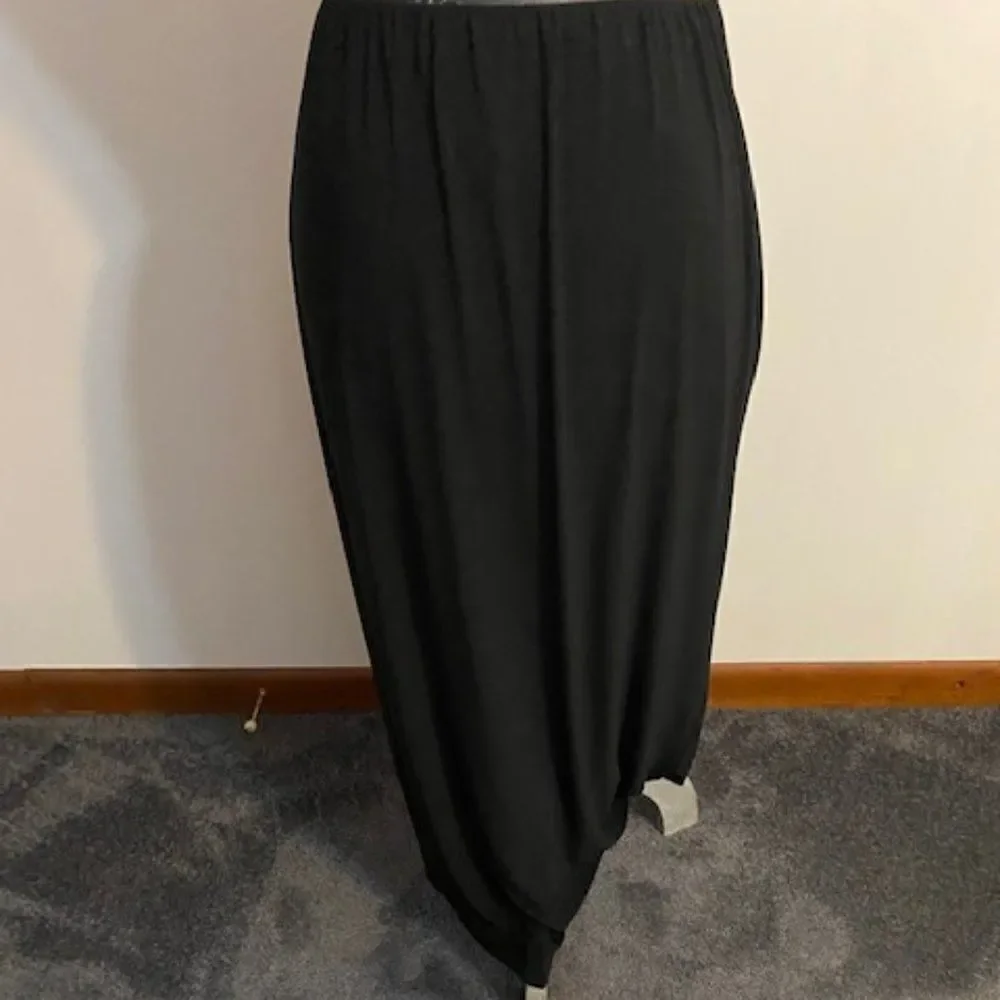 Alex  Evenings Black skirt with buttons and front split. size XLP